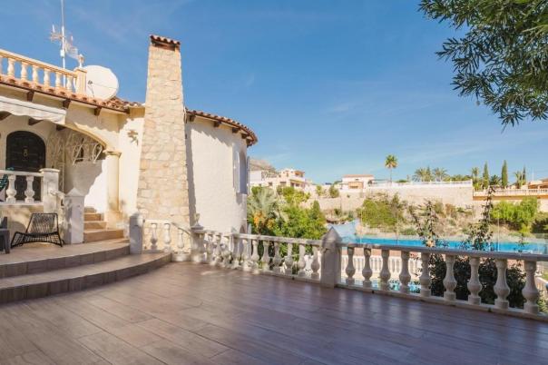 5 bed villas in Calpe / Calp