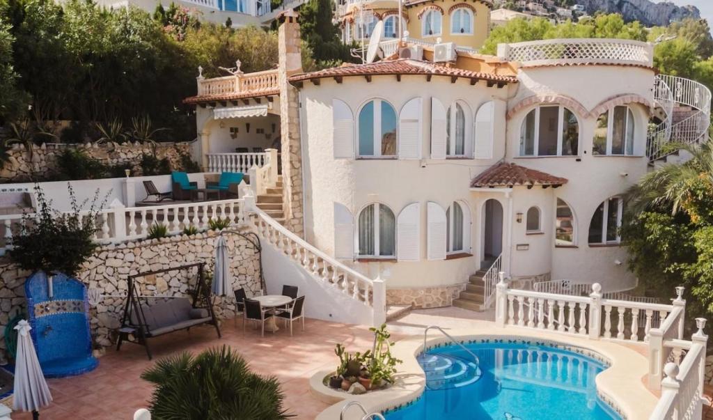 5 bed villas in Calpe / Calp