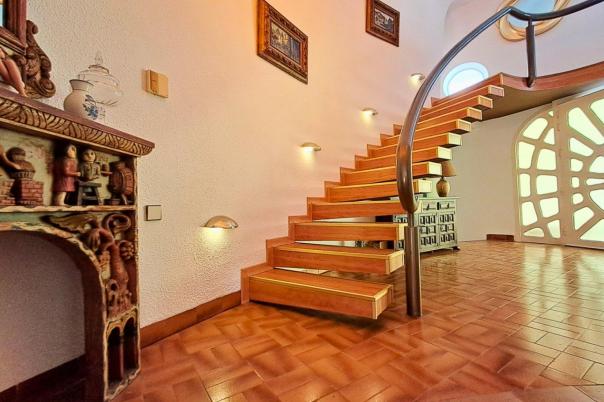 5 bed villa in Altea