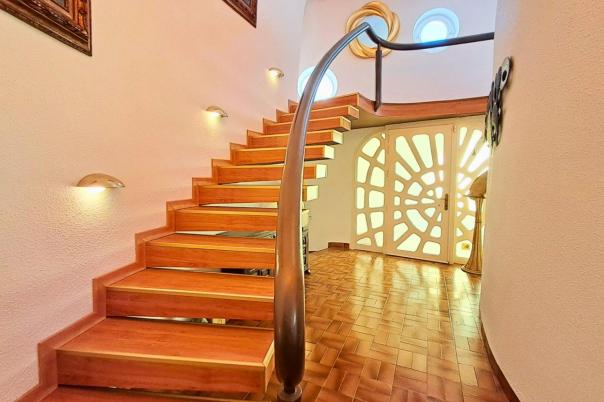 5 bed villa in Altea