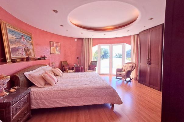 5 bed villa in Altea