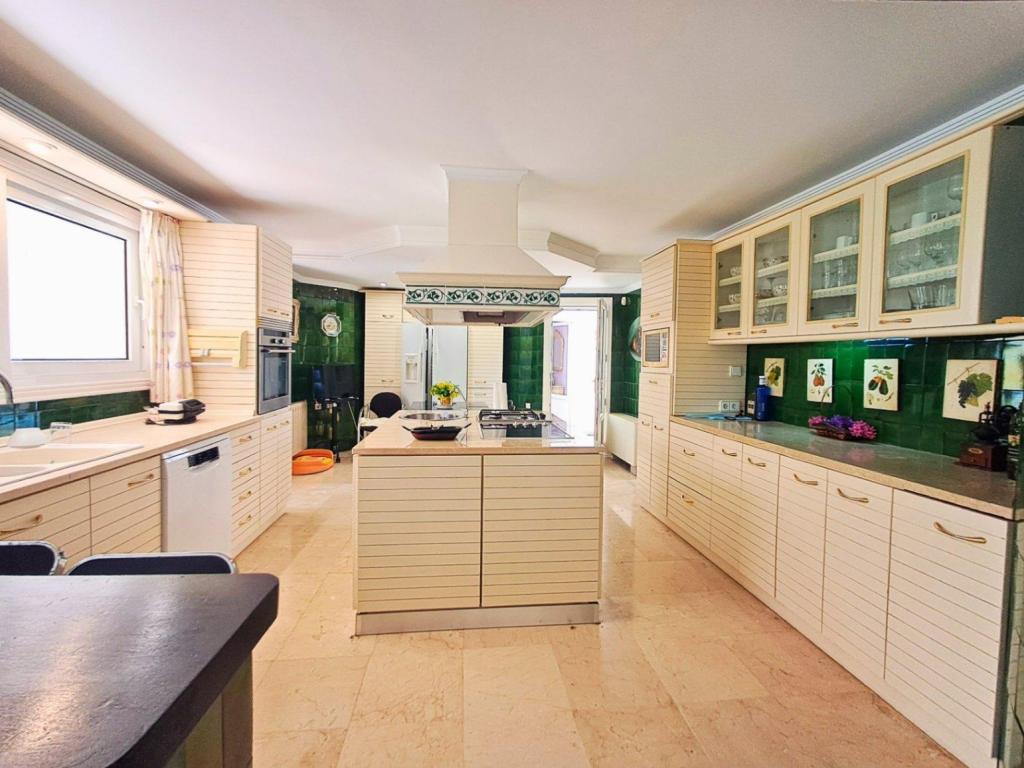 5 bed villa in Altea