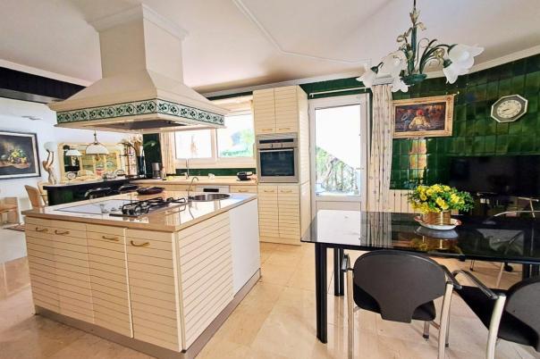 5 bed villa in Altea