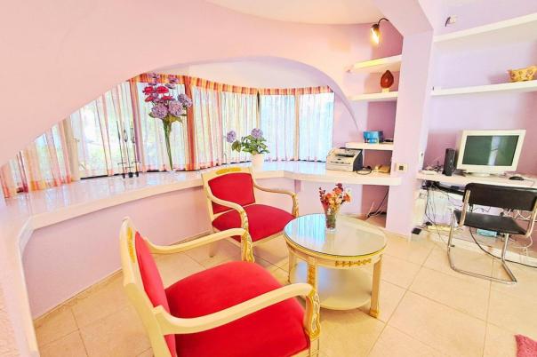 5 bed villa in Altea