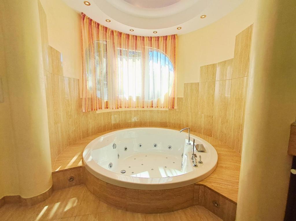 5 bed villa in Altea