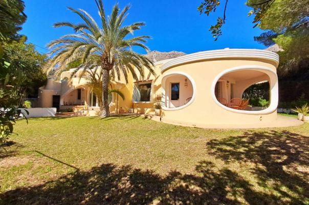 5 bed villa in Altea