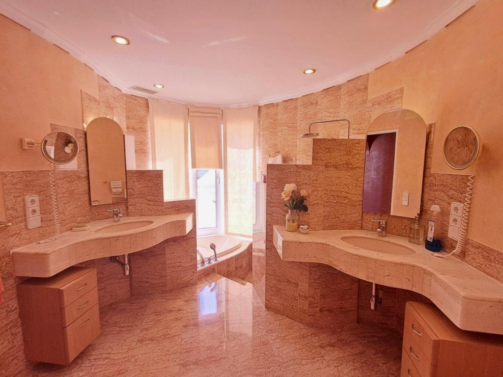 5 bed villa in Altea