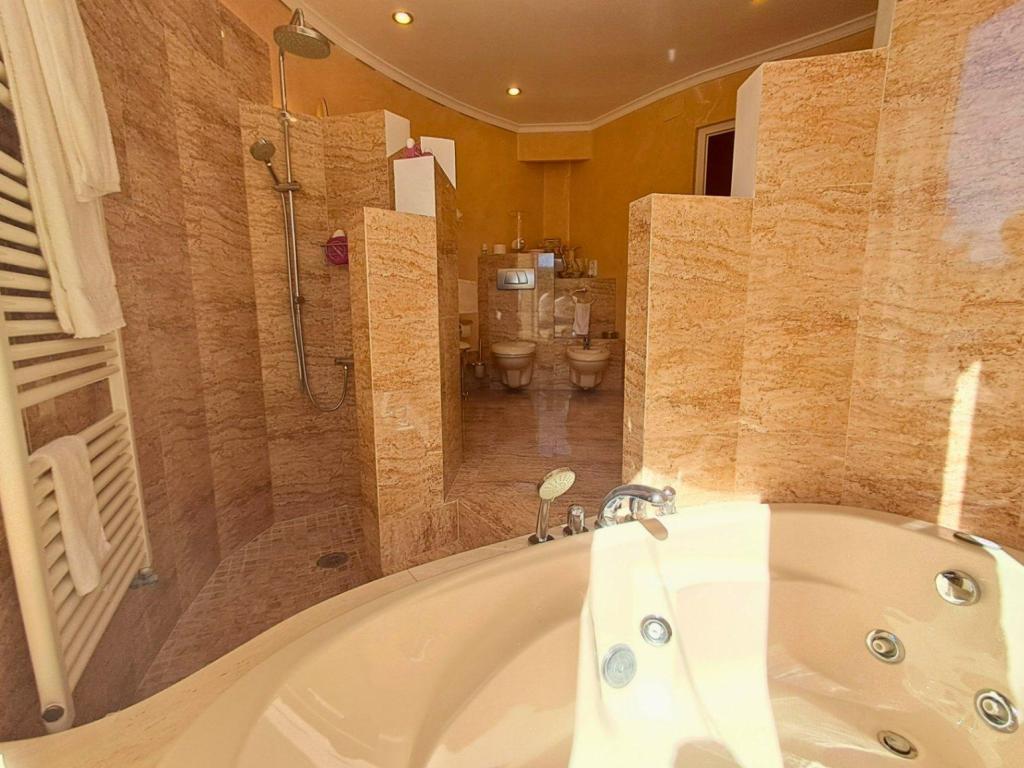 5 bed villa in Altea