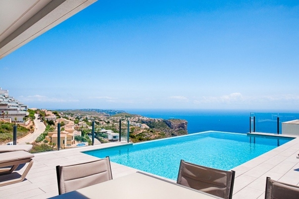 4 bed villa in Benitachell