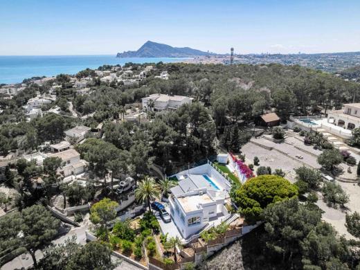 4 bed villa in Altea