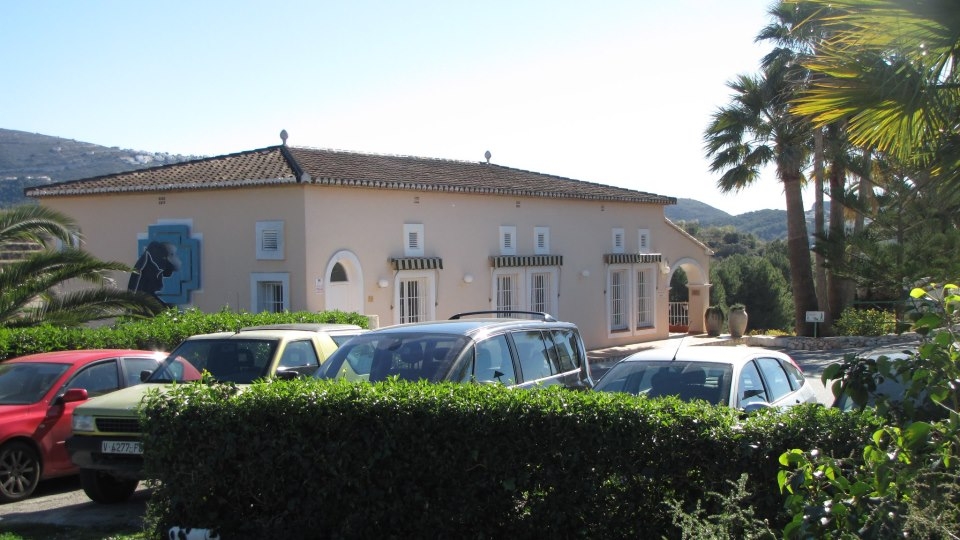 Clinica Veterinaria Aliaga - Veterinary Clinic, Kennels & Cattery