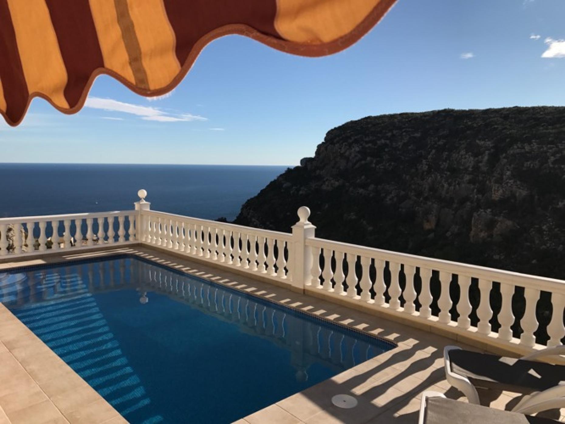 Casa Windlenook - Luxury Holiday Rental Villa with Spectacular Sea Views