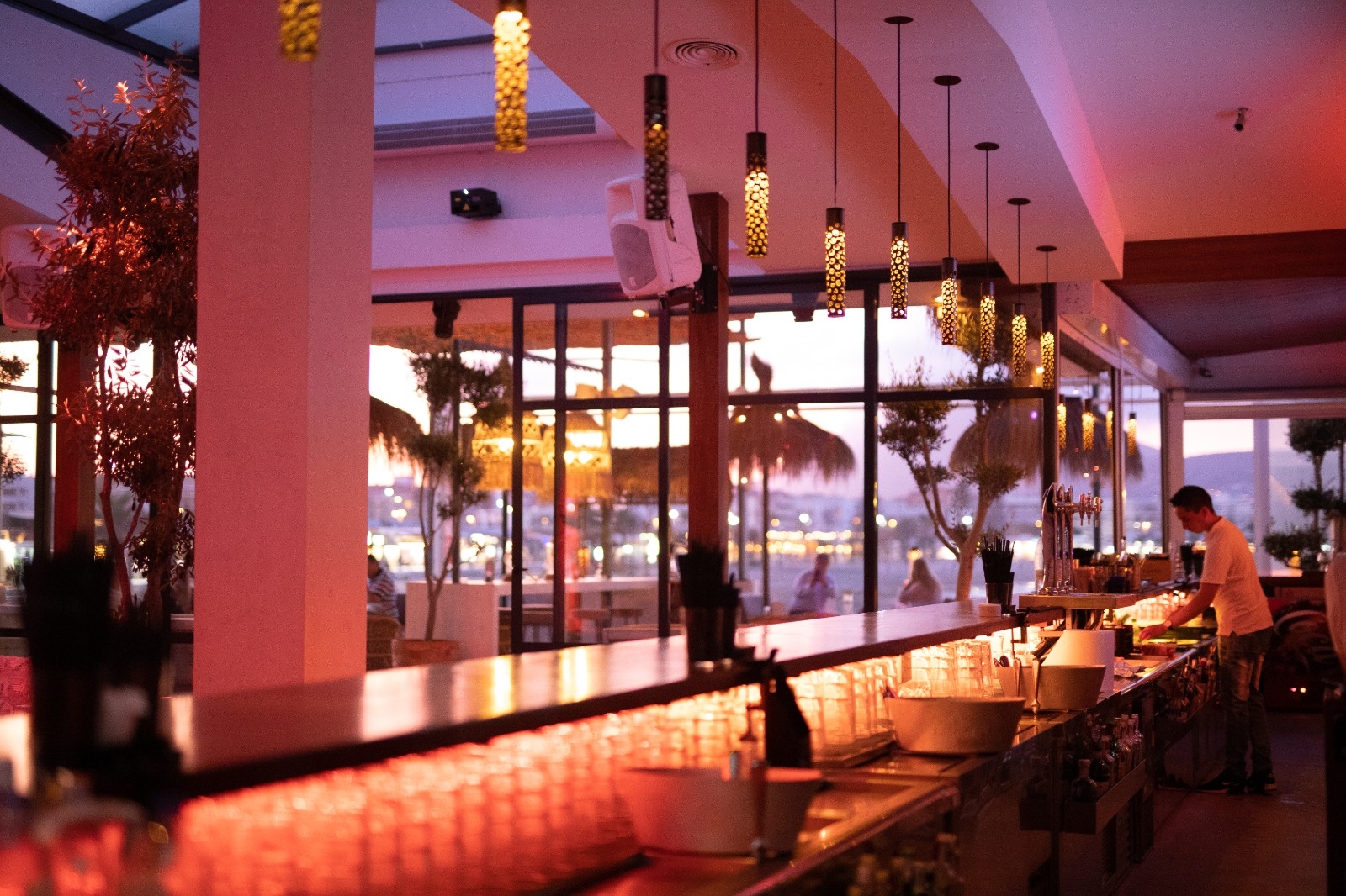 Live Music, Entertainment, Sports Bar & Nightclub Guide in Javea
