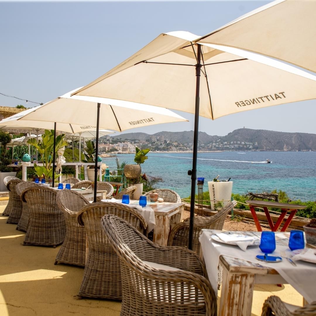 DISCOVER The stunning views & exceptional food at Amantes de Moraira