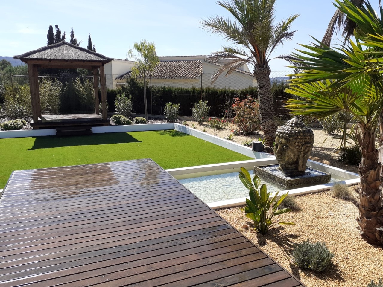 Charlesworth Gardens - Landscape Gardening & Garden Design