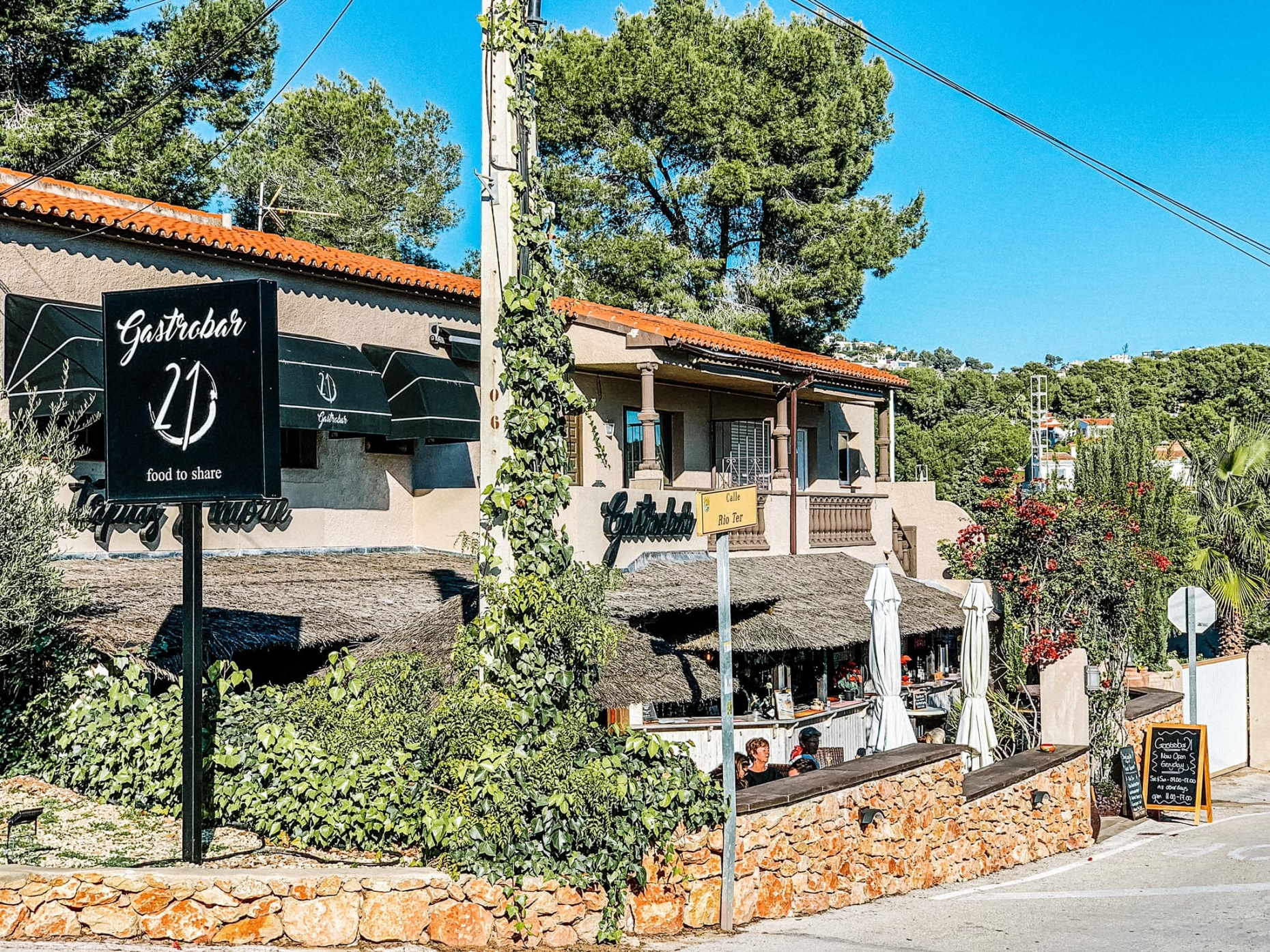 Live Music, Entertainment & Sports Bar Guide in Moraira